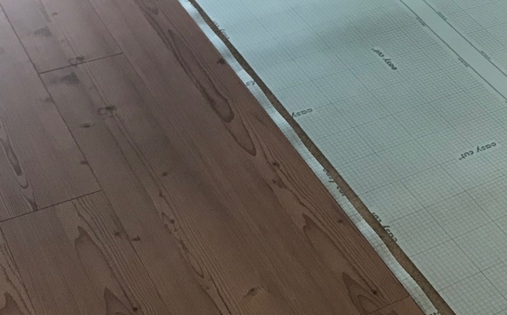 Neues Laminat im Wohnzimmer